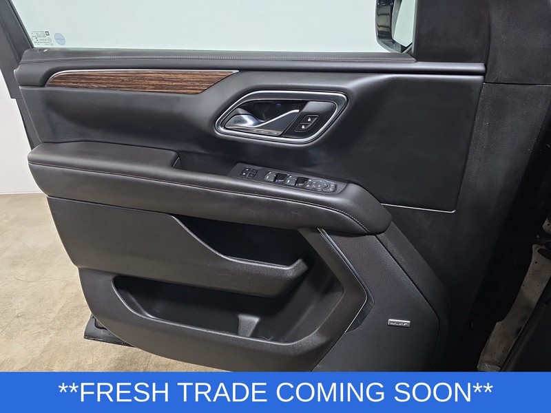 Chevrolet Suburban Vehicle Full-screen Gallery Image 25