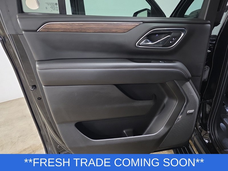 Chevrolet Suburban Vehicle Full-screen Gallery Image 28