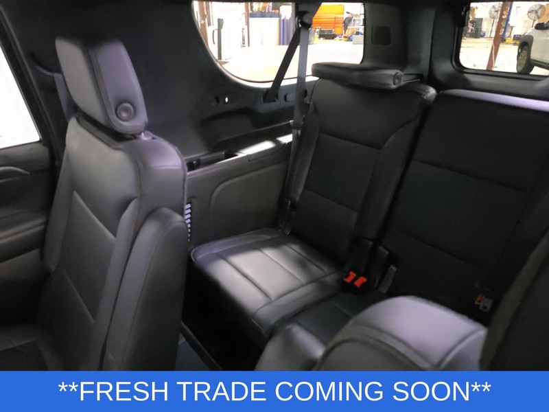 Chevrolet Suburban Vehicle Full-screen Gallery Image 30