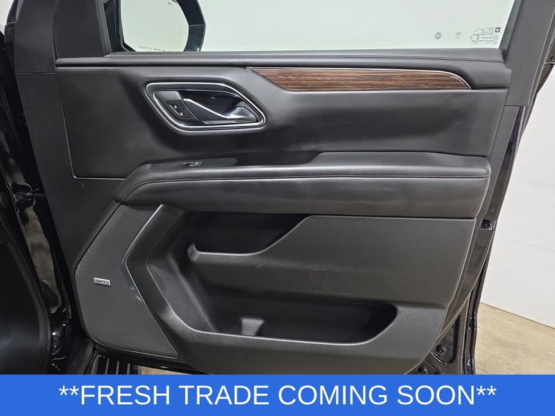 Chevrolet Suburban Vehicle Full-screen Gallery Image 35