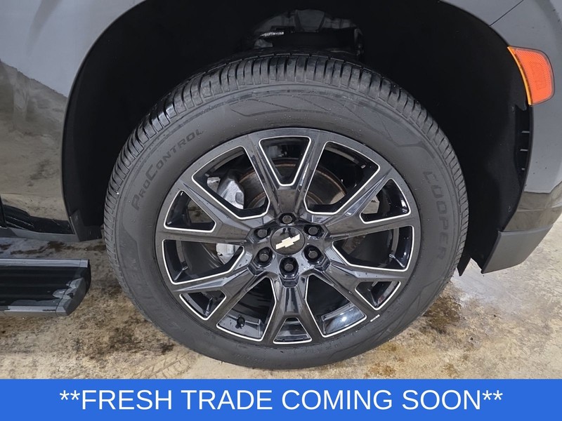 Chevrolet Suburban Vehicle Full-screen Gallery Image 36