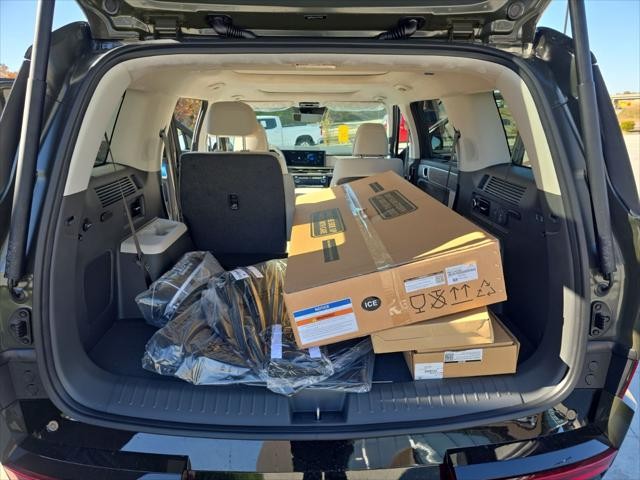 Hyundai Santa Fe Vehicle Full-screen Gallery Image 9