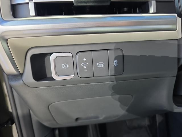 Hyundai Santa Fe Vehicle Full-screen Gallery Image 12