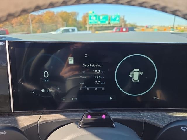 Hyundai Santa Fe Vehicle Full-screen Gallery Image 18