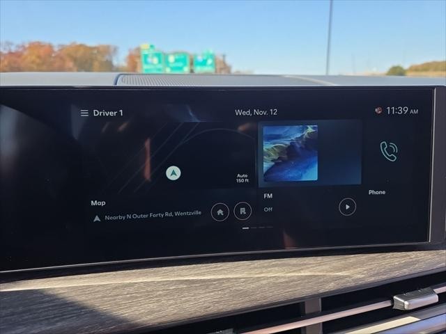 Hyundai Santa Fe Vehicle Full-screen Gallery Image 19