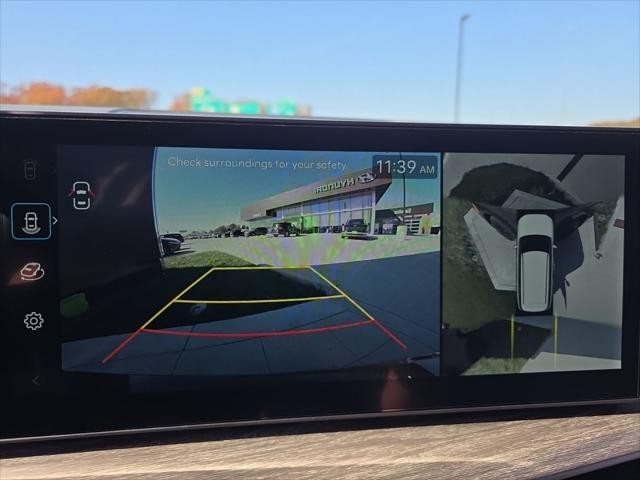 Hyundai Santa Fe Vehicle Full-screen Gallery Image 21