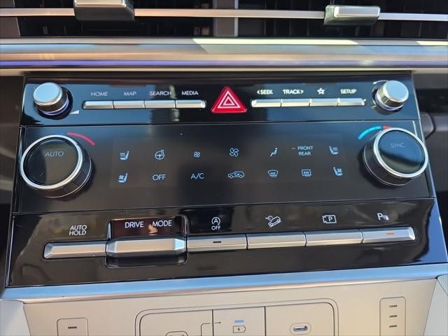 Hyundai Santa Fe Vehicle Full-screen Gallery Image 22