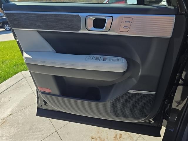 Hyundai Santa Fe Vehicle Full-screen Gallery Image 27