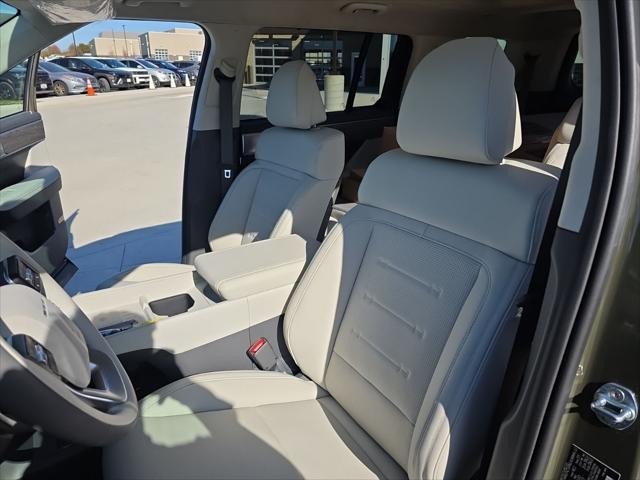 Hyundai Santa Fe Vehicle Full-screen Gallery Image 29