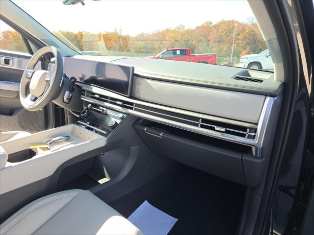 Hyundai Santa Fe Vehicle Full-screen Gallery Image 33