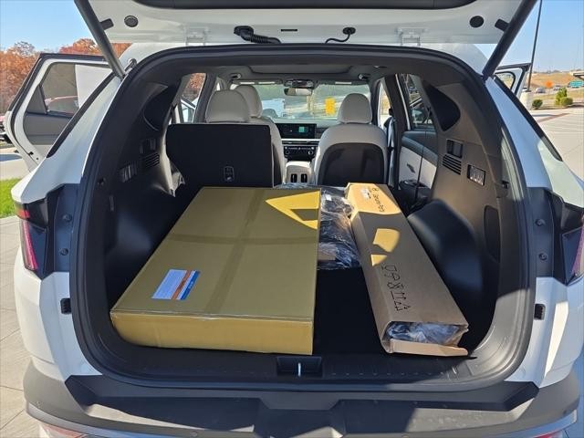 Hyundai Tucson Vehicle Full-screen Gallery Image 11