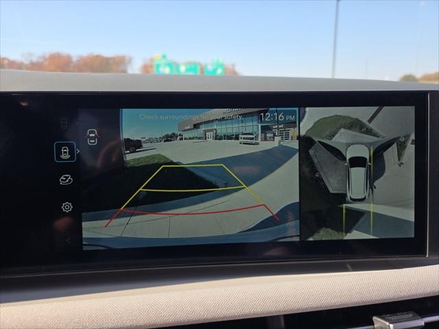 Hyundai Tucson Vehicle Full-screen Gallery Image 21