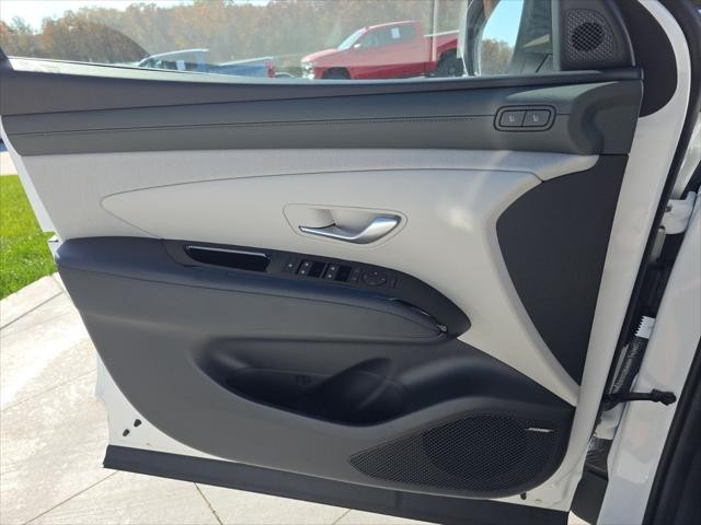 Hyundai Tucson Vehicle Full-screen Gallery Image 29