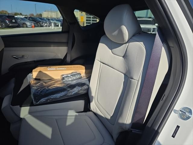 Hyundai Tucson Vehicle Full-screen Gallery Image 34