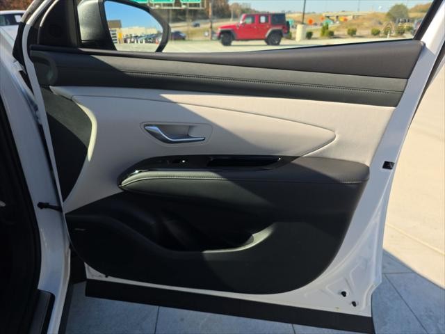 Hyundai Tucson Vehicle Full-screen Gallery Image 37