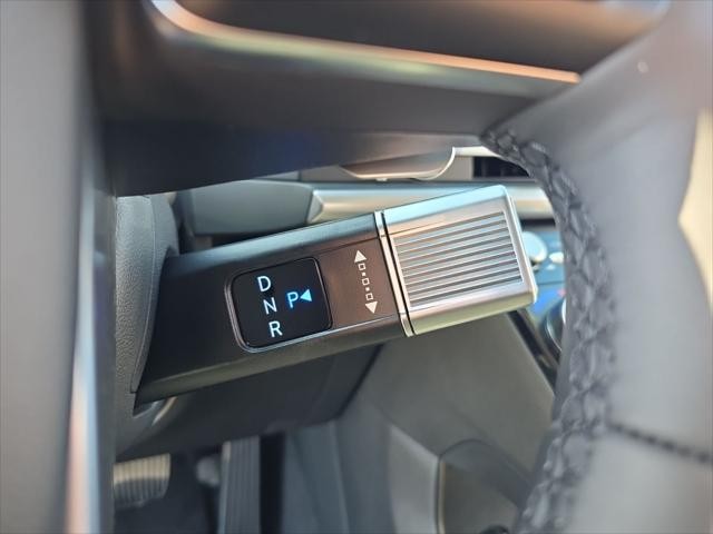 Hyundai Santa Fe Hybrid Vehicle Full-screen Gallery Image 17