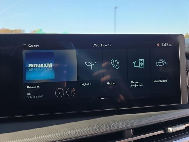 Hyundai Santa Fe Hybrid Vehicle Full-screen Gallery Image 19