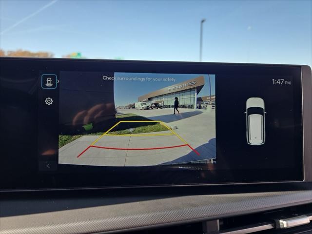 Hyundai Santa Fe Hybrid Vehicle Full-screen Gallery Image 21