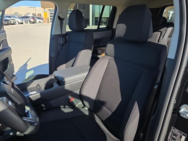 Hyundai Santa Fe Hybrid Vehicle Full-screen Gallery Image 27