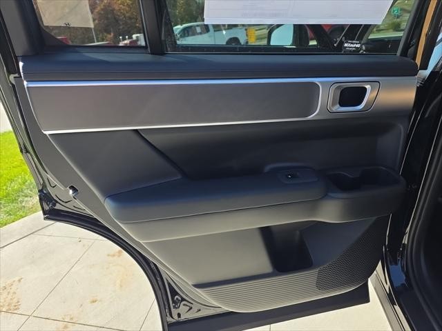 Hyundai Santa Fe Hybrid Vehicle Full-screen Gallery Image 28