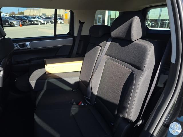 Hyundai Santa Fe Hybrid Vehicle Full-screen Gallery Image 30