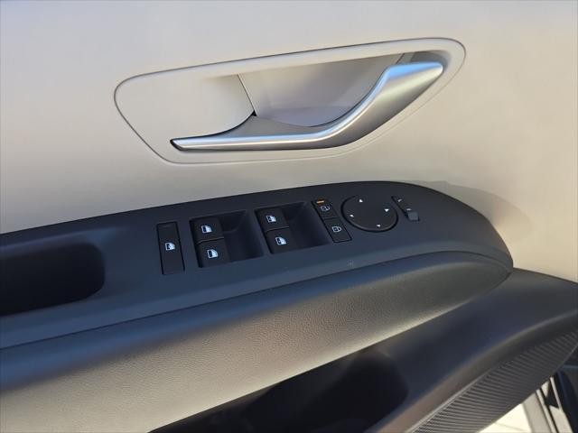 Hyundai Tucson Vehicle Full-screen Gallery Image 25