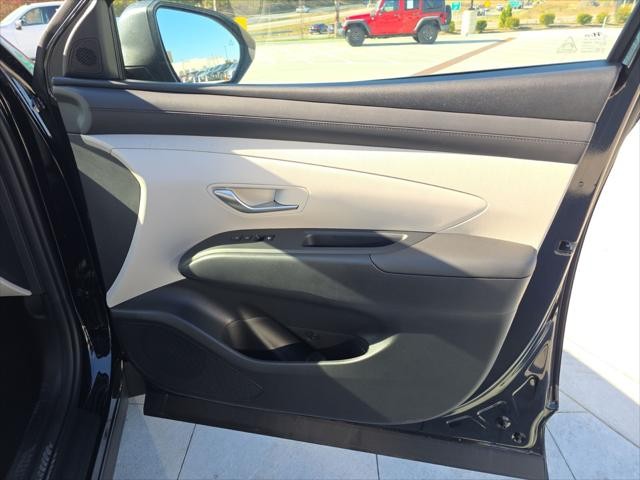 Hyundai Tucson Vehicle Full-screen Gallery Image 34