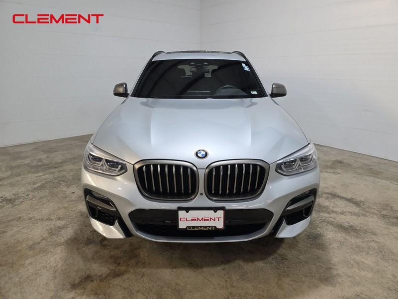 BMW X3 Vehicle Full-screen Gallery Image 02