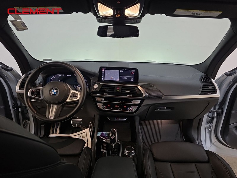 BMW X3 Vehicle Full-screen Gallery Image 11