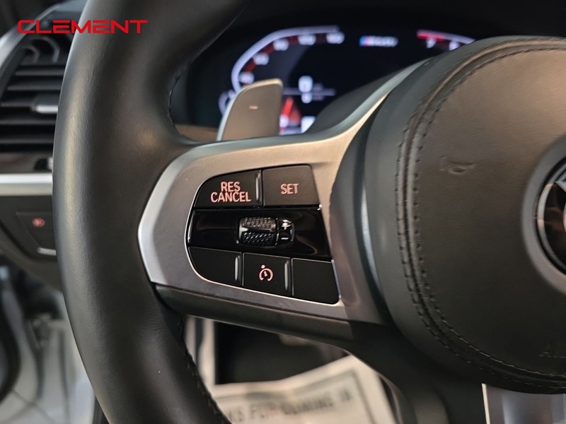 BMW X3 Vehicle Full-screen Gallery Image 14