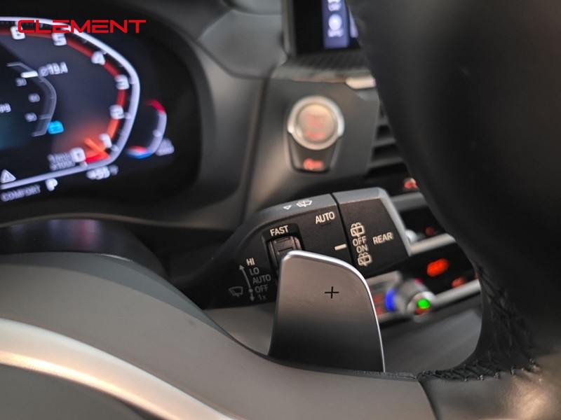 BMW X3 Vehicle Full-screen Gallery Image 16