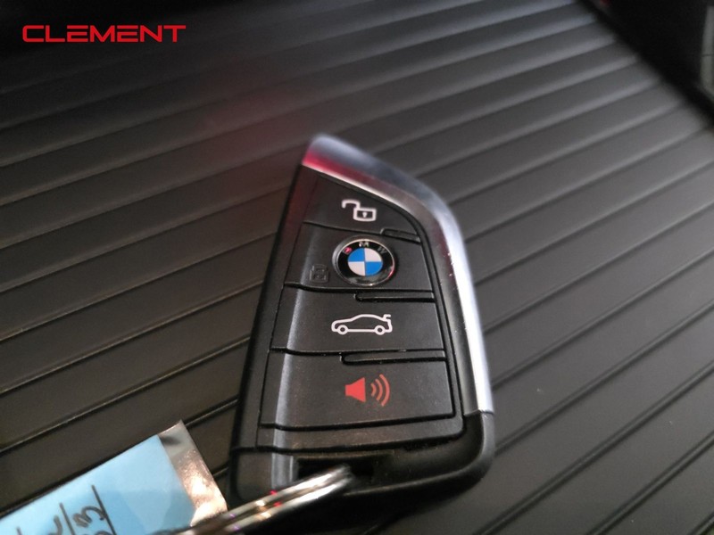 BMW X3 Vehicle Full-screen Gallery Image 21