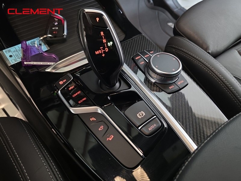 BMW X3 Vehicle Full-screen Gallery Image 22