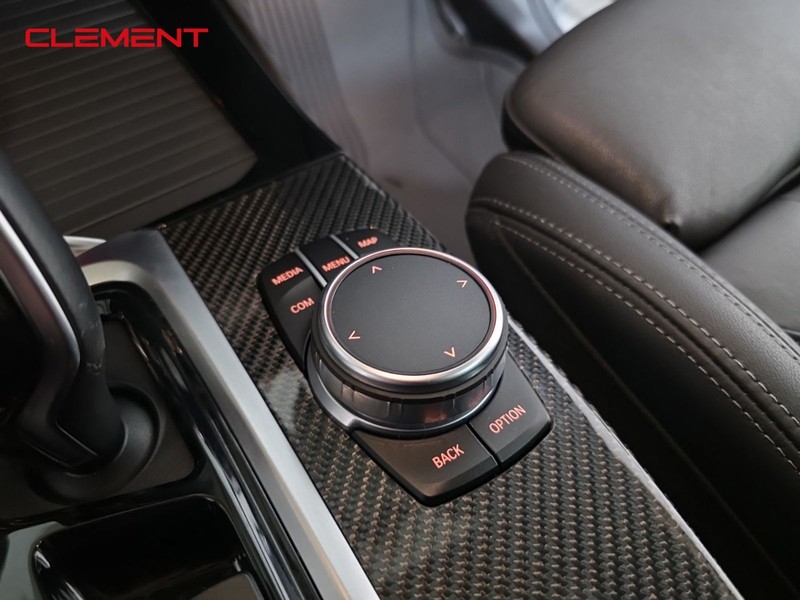 BMW X3 Vehicle Full-screen Gallery Image 23