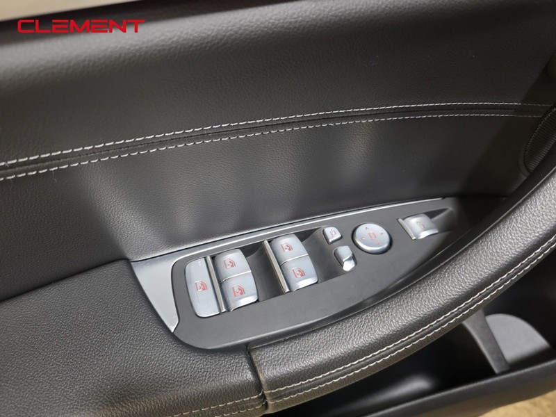 BMW X3 Vehicle Full-screen Gallery Image 26