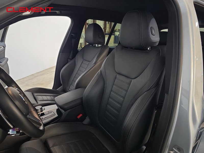 BMW X3 Vehicle Full-screen Gallery Image 29