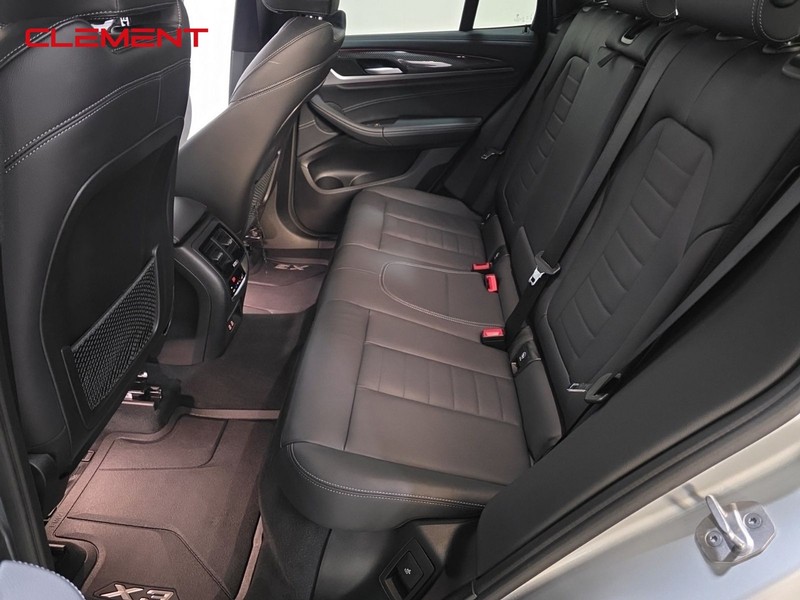 BMW X3 Vehicle Full-screen Gallery Image 31