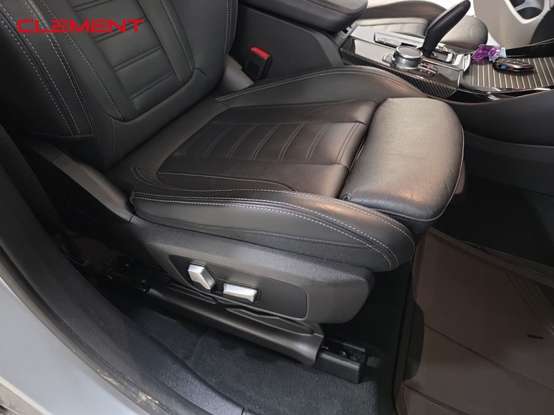 BMW X3 Vehicle Full-screen Gallery Image 33