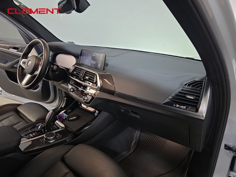 BMW X3 Vehicle Full-screen Gallery Image 34