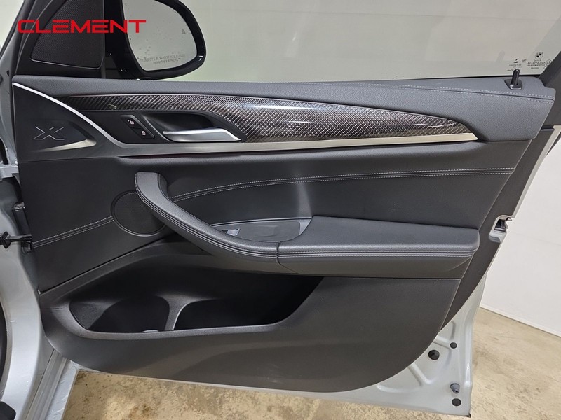 BMW X3 Vehicle Full-screen Gallery Image 35