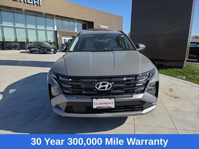 Hyundai Tucson Vehicle Full-screen Gallery Image 2