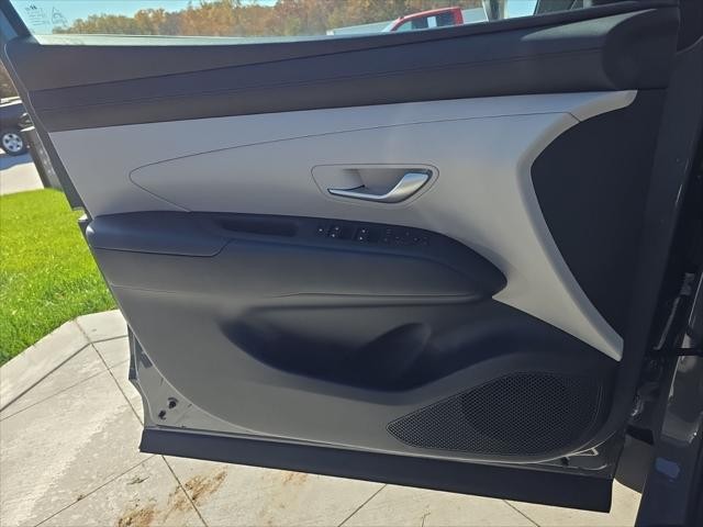 Hyundai Tucson Vehicle Full-screen Gallery Image 26