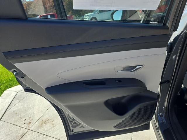 Hyundai Tucson Vehicle Full-screen Gallery Image 29