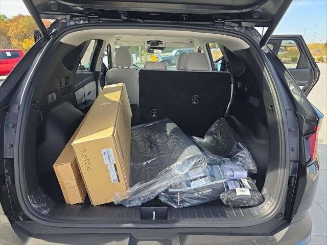 Hyundai Tucson Vehicle Full-screen Gallery Image 9