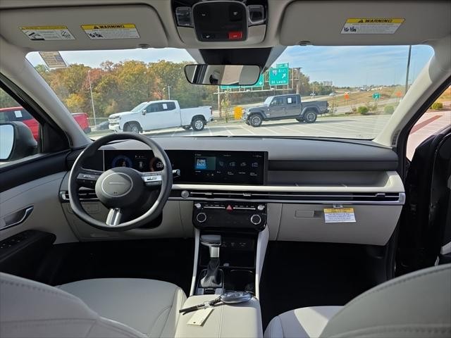 Hyundai Tucson Vehicle Full-screen Gallery Image 11