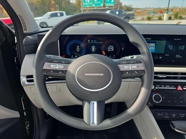 Hyundai Tucson Vehicle Full-screen Gallery Image 14