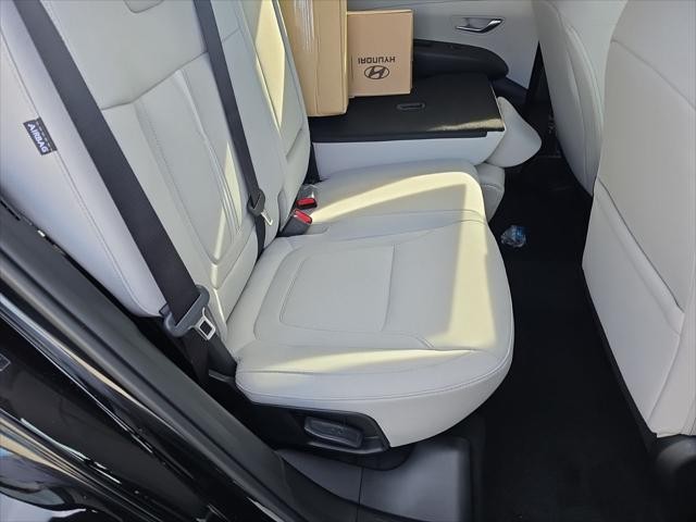 Hyundai Tucson Vehicle Full-screen Gallery Image 28