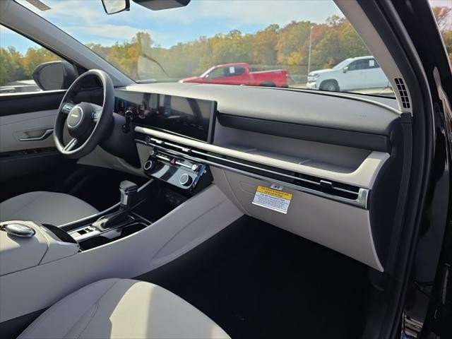 Hyundai Tucson Vehicle Full-screen Gallery Image 31