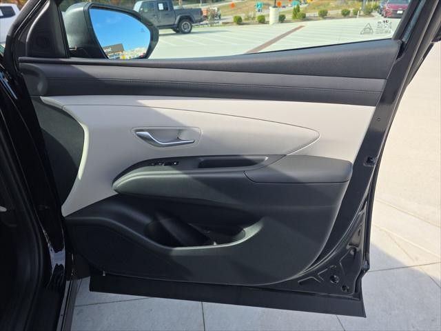 Hyundai Tucson Vehicle Full-screen Gallery Image 32