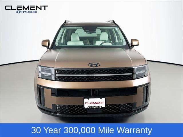 Hyundai Santa Fe Vehicle Full-screen Gallery Image 2